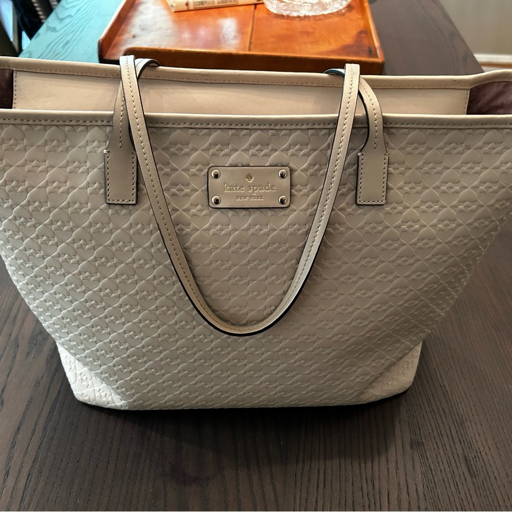 Kate Spade New York Penn Place Margareta Leather Embossed Tote (Beige)
